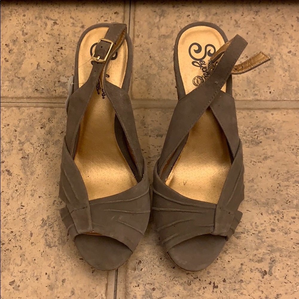 Brand new sling back Seychelle heels